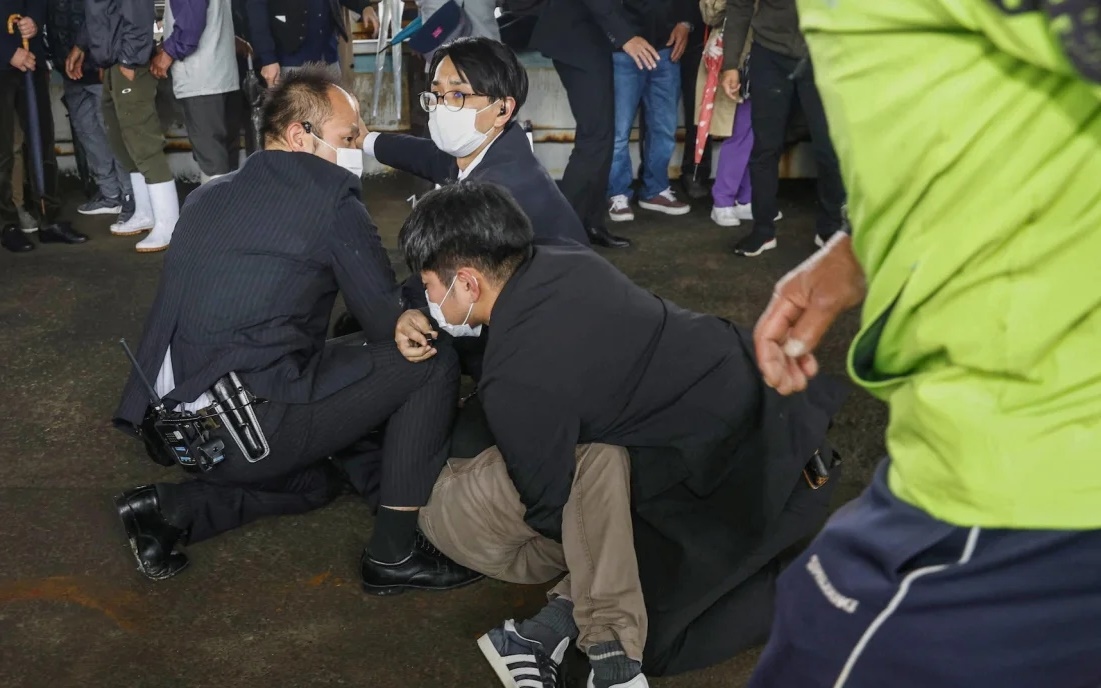 Bắt giữ nghi phạm ngay sau tiếng nổ lớn gần Thủ tướng Nhật Bản Kishida